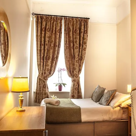 بيت ضيافة Killarney House Western Road 3*